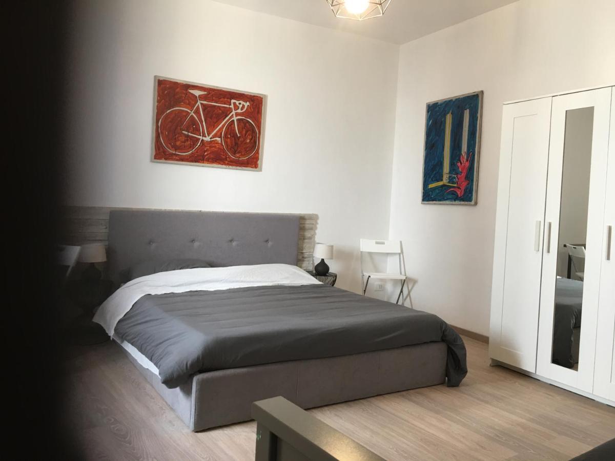 La Casa Nell'Antico Cortile Appartement Catánia Buitenkant foto
